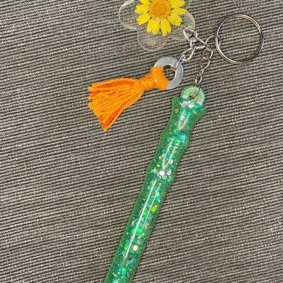 Green self defense keychain - Picture 2 of 5